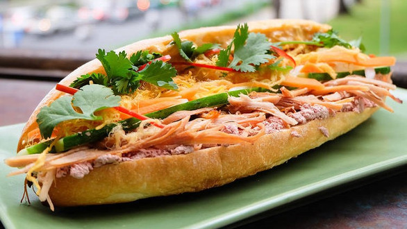 Cô Hậu Bánh Mì - Thạch Bàn