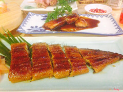 Shashimi lươn nướng, món này phần thịt mềm thơm có 1 chút beo béo ăn rất dễ nghiện
