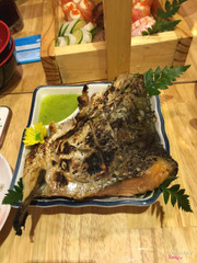 đầu cá hồi nướng
