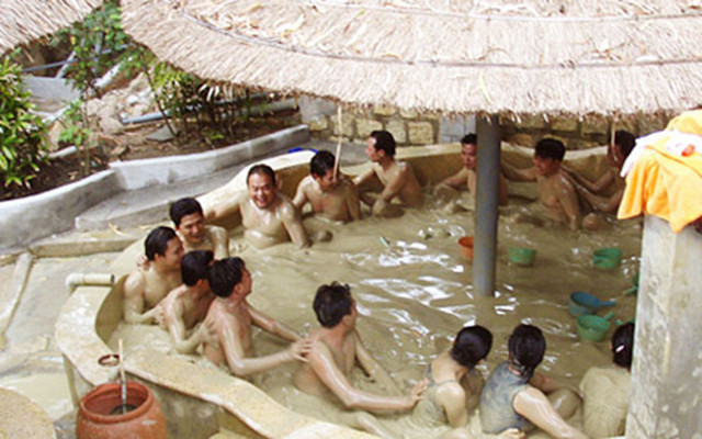 Thap Ba Hot Mud Baths - Tắm Bùn