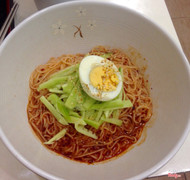 Bibim cucsu - mỳ trộn hơi cay