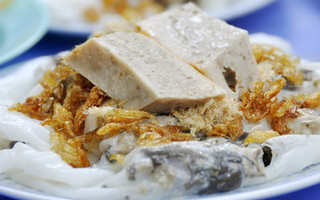 Bún riêu - bánh cuốn nóng