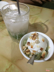 1 suất kem xôi và chè