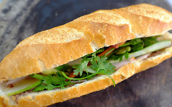 Bánh Mì Cô Diệt