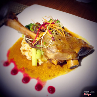 Lamb shank - Bắp cừu hầm rượu vang đỏ