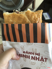 Bánh mì bò phô mai nhạt. 