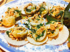 Sò điệp trứng cút nướng mỡ hành