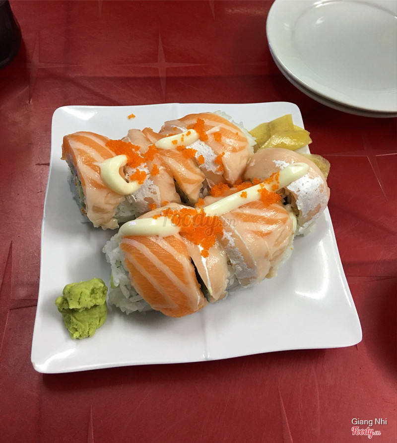 sushi cá hồi