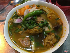 Buổi chiều ở đây có bán thêm bún chả cá nữa,ăn rất ngon,giá 25k 