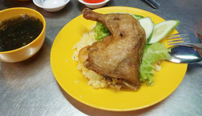 Cơm Gà Xối Mỡ 24B