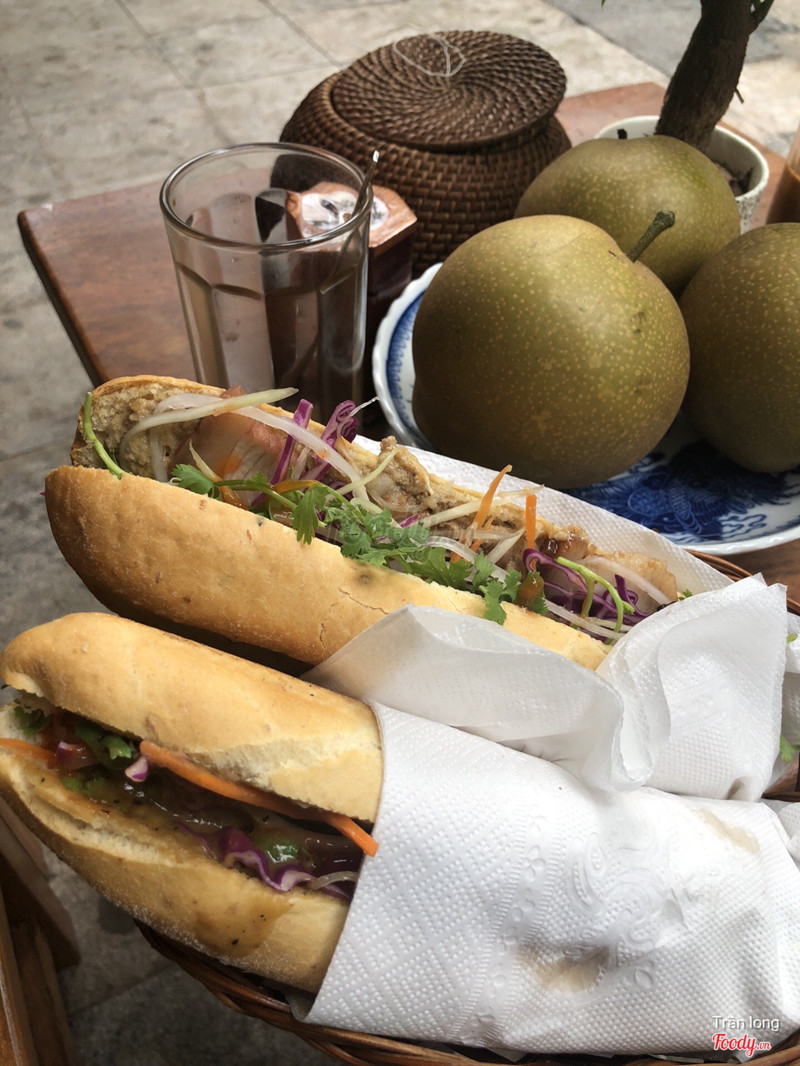 Bánh mì giòn, thịt ngậy, vị trí thuận lợi