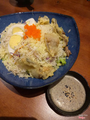 Salad da cá hồi chiên 