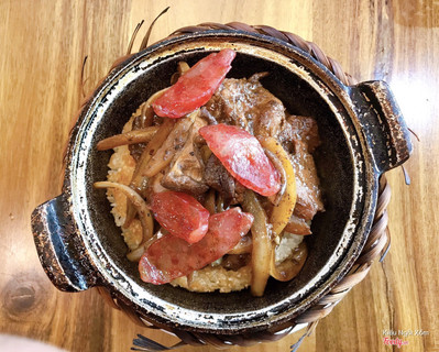Com cháy bò nướng