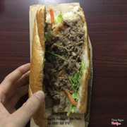 Bánh mỳ thịt bò sốt tiêu đen