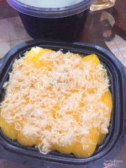 Bánh bông lan trứng muối siêu đỉnh c ạ 👍🏻 sốt dầu trứng béo ngậy thơm mùi dầu trứng kết hợp cốt bánh mềm mịn tan luôn trong miệng ăn là nghiện ý❤️ thêm tí ruốc mặn mặn phải nói là không chê đc ✨ 💯💯