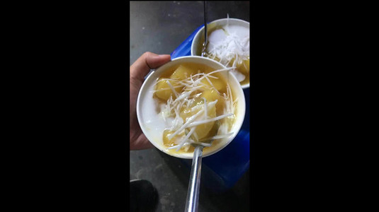 Chè sắn bánh trôi tàu