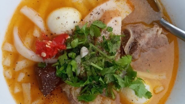 Bánh Canh Bột Gạo & Sườn Chả Trứng - Hoàng Sa