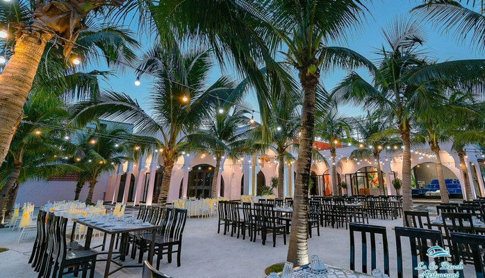 Lá Cọ Beach Flamingo Seafood