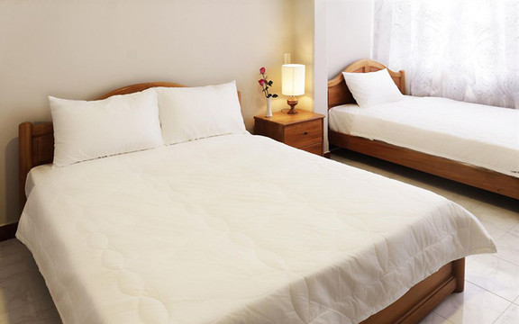Yen's Hotel 2