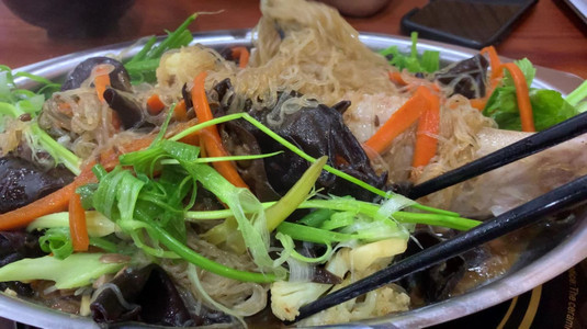 Bắt gì thì ăn đó