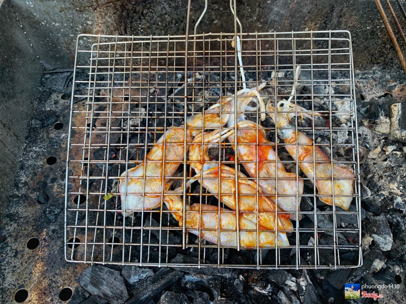 Ăn mực câu chớp chớp nướng muối ớt