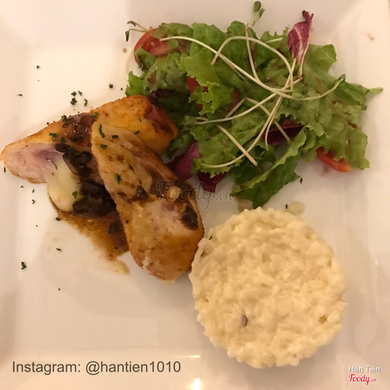 Gà cuộn phomai ăn tạm ổn