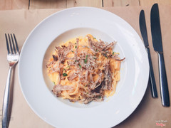 Mì bò xé sốt kem