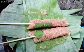 Nem chua (sống)