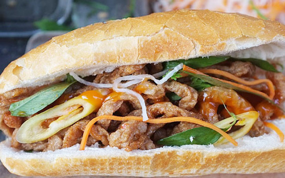 Bánh Mì Chả Cá - Hồ Văn Huê