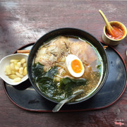 Miso ramen chuẩn vị Nhật Bản đây!!! Mì dai dai nước tương đậm trứng vừa lòng đào rất thơm, ăn kèm với kiệu cho đỡ ngấy thì ngon phải biết ạaaaaa. Quán ở số 4 Lý Đạo Thành. Quán có các món Nhật bia rượu các thứ. Có khá nhiều Tây ăn ở đây nên là thường hay bị đông. Ăn sáng ở đây thì ngon phải biết ạ!!!! Giá từ 45k-200k tuỳ món