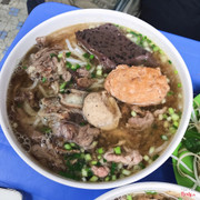 Bún bò chả cua