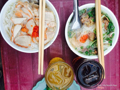 Bún xíu và bánh đa bò nhừ 