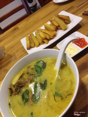 Beef green curry and sweet potato fries