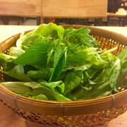 Rau sống ăn kèm bánh khọt, rau tươi, không héo úa