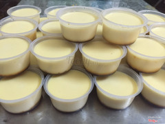 Bánh Flan 100% sữa tươi và lòng đỏ trứng gà .Bảo đảm ngon hop vệ sinh