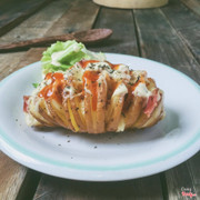 Khoai tây đút lò 2 loại phô mai cùng bacon và salad kèm sôt phô mai tươi 
25.000 - 30.000 