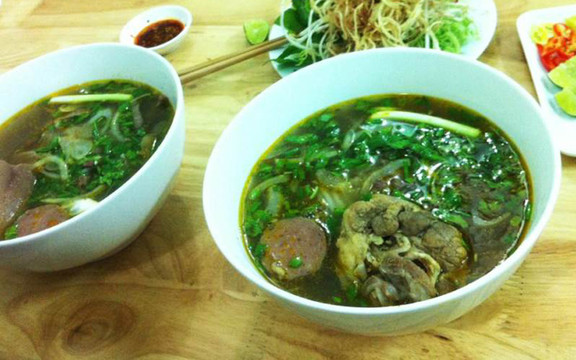 Tý Hồng - Bún Bò Huế & Bánh Mì Xíu Mại