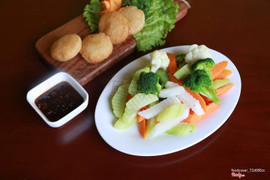 Củ quả luộc chấm kho quẹt- Xôi chiên