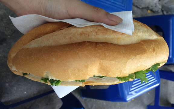 Huệ Còi - Bánh Mì Ngon