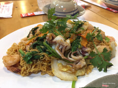 mì xào hải sản