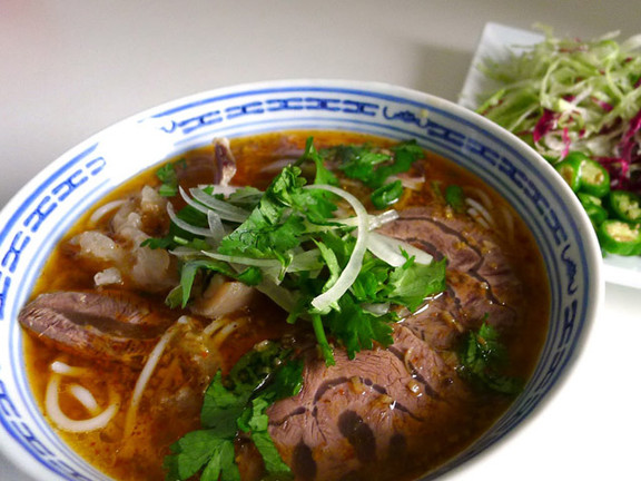 Bún Bò Huế 100 - Ngô Gia Tự