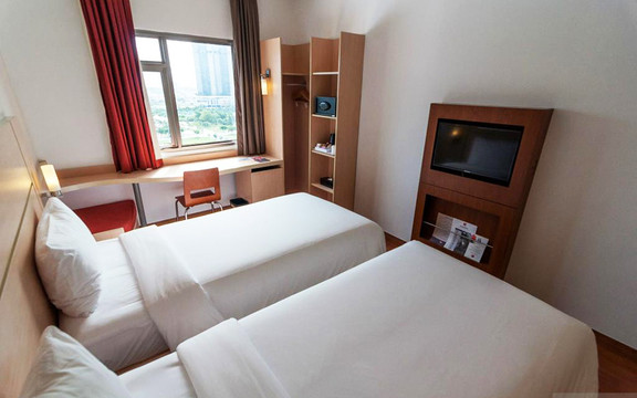 Ibis Saigon South Hotel