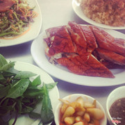 Vịt quay nửa con , xôi vịt , nộm vịt