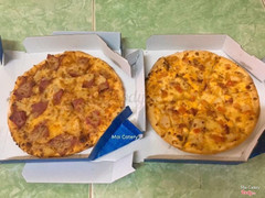 Pizza hawaiian và pizza gà phô mai