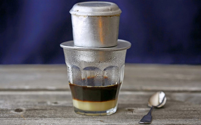 Cafe Bình Dân - Bến Vân Đồn