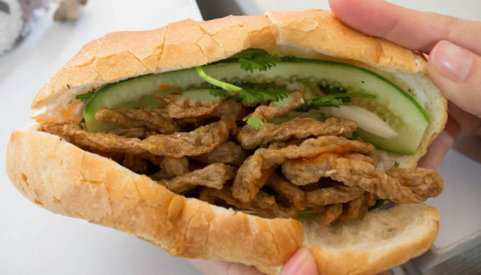 Bánh Mì Chả Cá Nóng