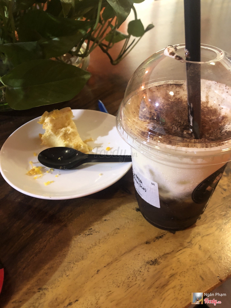 Cafe muối với bông lan trứng muối 