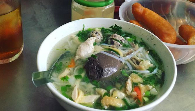 Phở Gà Mọc Giò Tiết