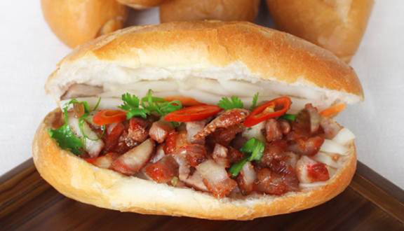 Bánh Mì Heo Quay & Ốp La