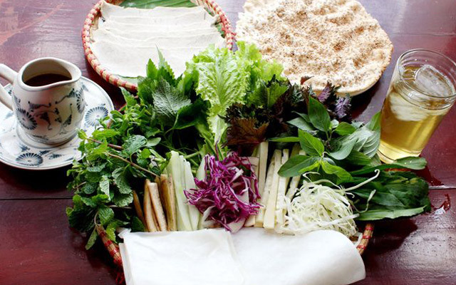 Quán Đông Tây - Bánh Tráng Cuốn Thịt